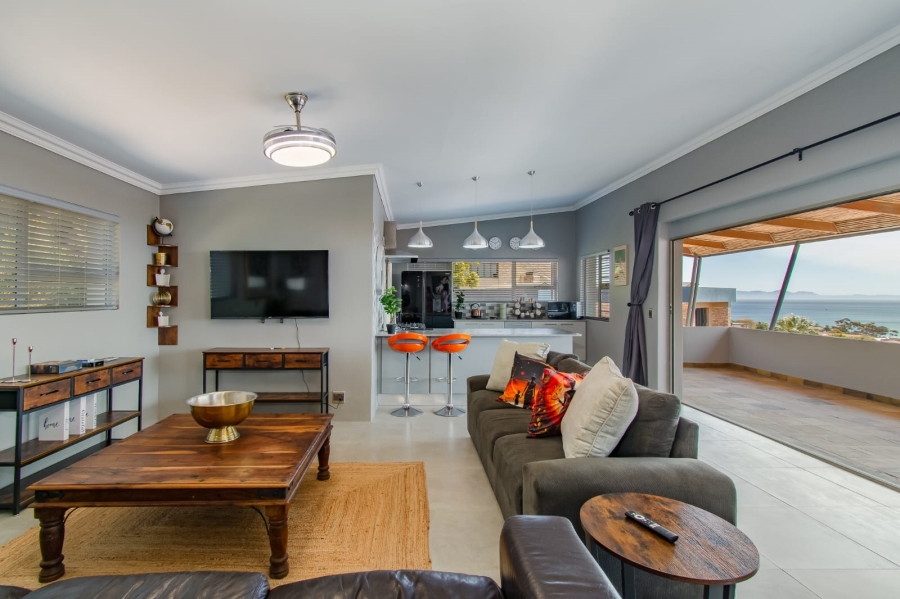 To Let 4 Bedroom Property for Rent in Mountainside Western Cape